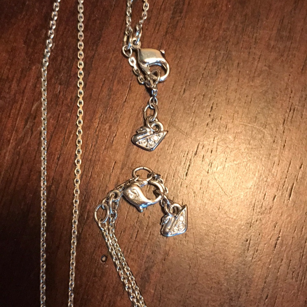 Swarovski Crystal and mother of pearl pendant set - Picture 2 of 3